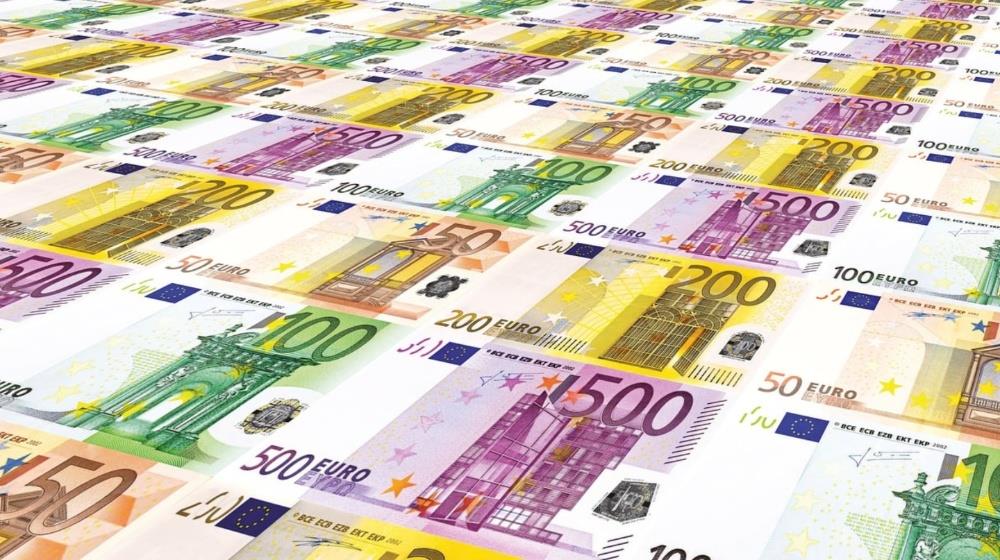 5235262907560203 money euro spending