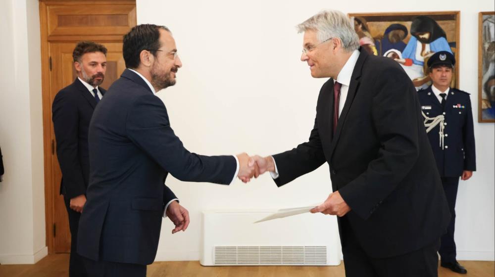 5269176988081986 MixCollage-12-Sep-2025-02-01-PM-3402