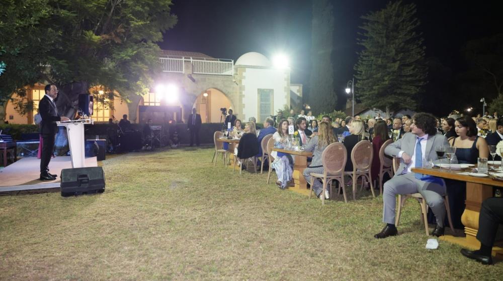 5289746508975910 MixCollage-06-Oct-2025-09-23-AM-2206