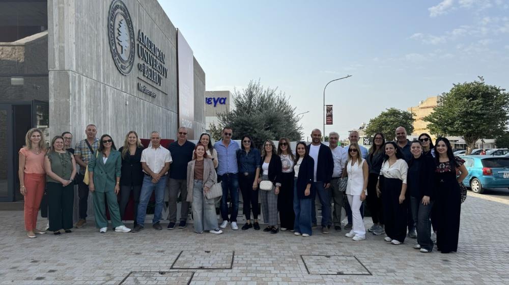 5320008783355476 MixCollage-10-Nov-2025-10-00-AM-9557