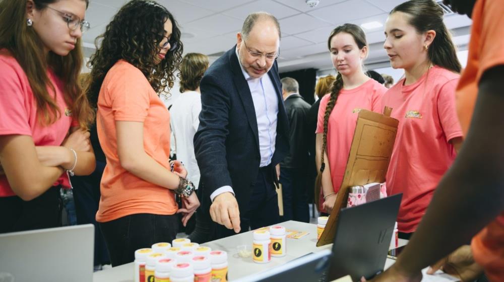 5320024819886613 MixCollage-10-Nov-2025-10-26-AM-7302