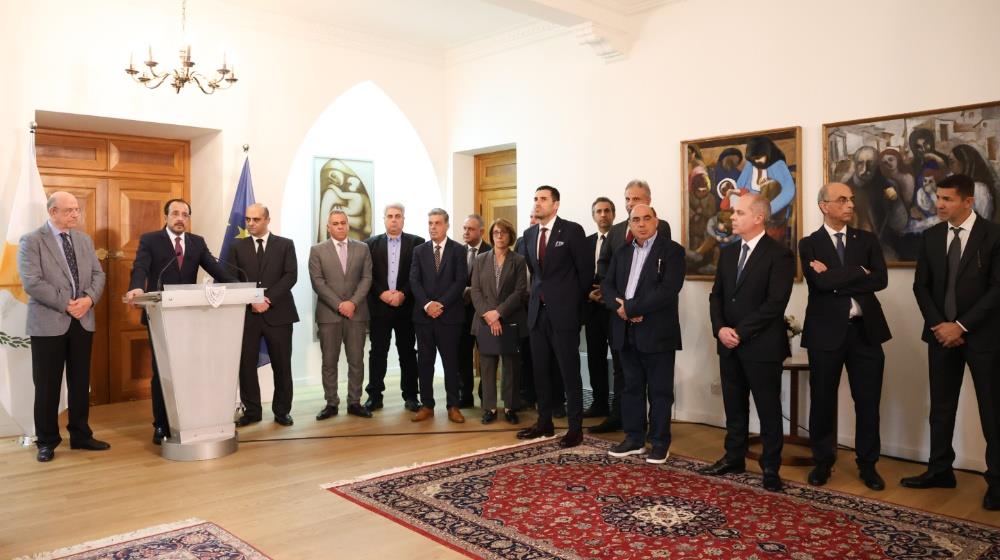 5323496572852724 MixCollage-14-Nov-2025-10-51-AM-1033