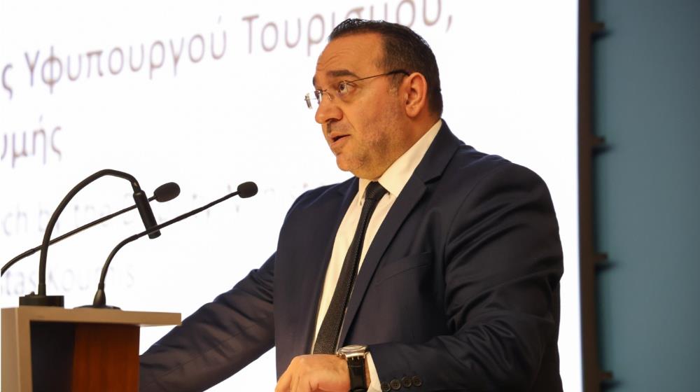 5362405493542495 Kostas Koumis