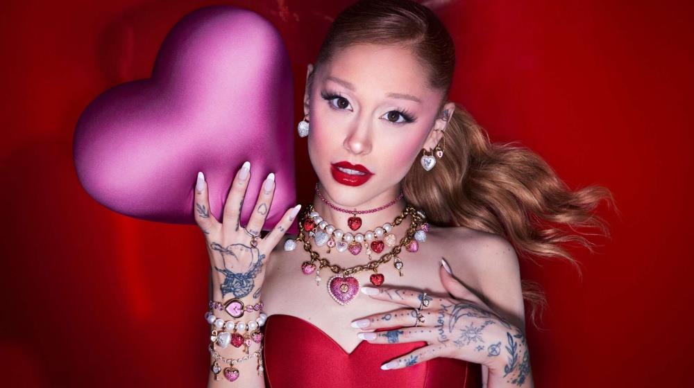 5390089690306469 Ariana Grandes Swarovski