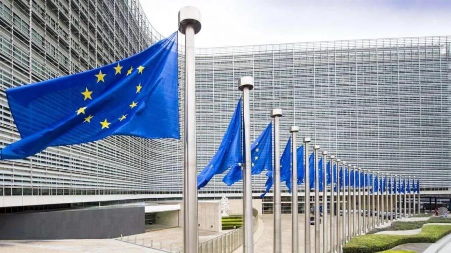 5345296001458673 250127132504 european-commission-flags-komision