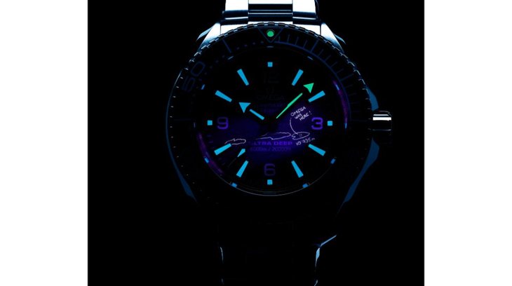 OMEGA_215.30.46.21.03.002_SEA_UD_close-up-UV(1)