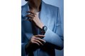 OMEGA_220.10.38.20.03.004_SEA_AT_wristshot-woman