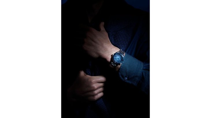 OMEGA_215.30.40.20.03.002_SEA_PO_wristshot-man