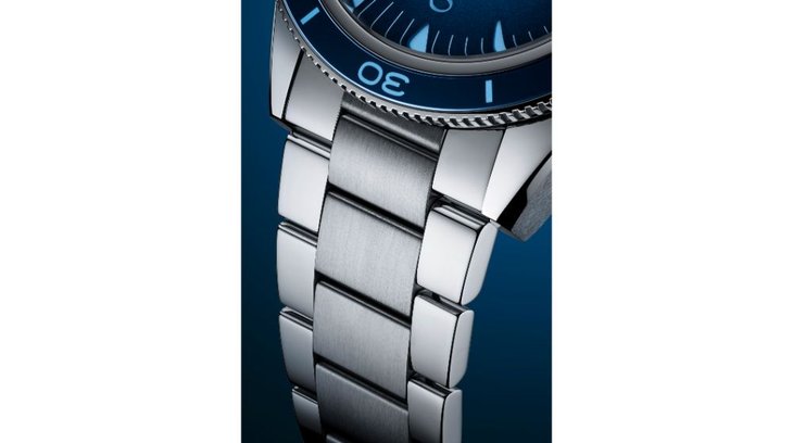 OMEGA_234.30.41.21.03.002_SEA_300_close-up-bracelet(1)