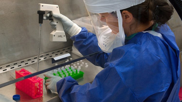 women_scientist