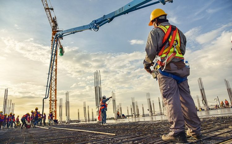 erga_kataskeves_construction_shutterstock-768x480