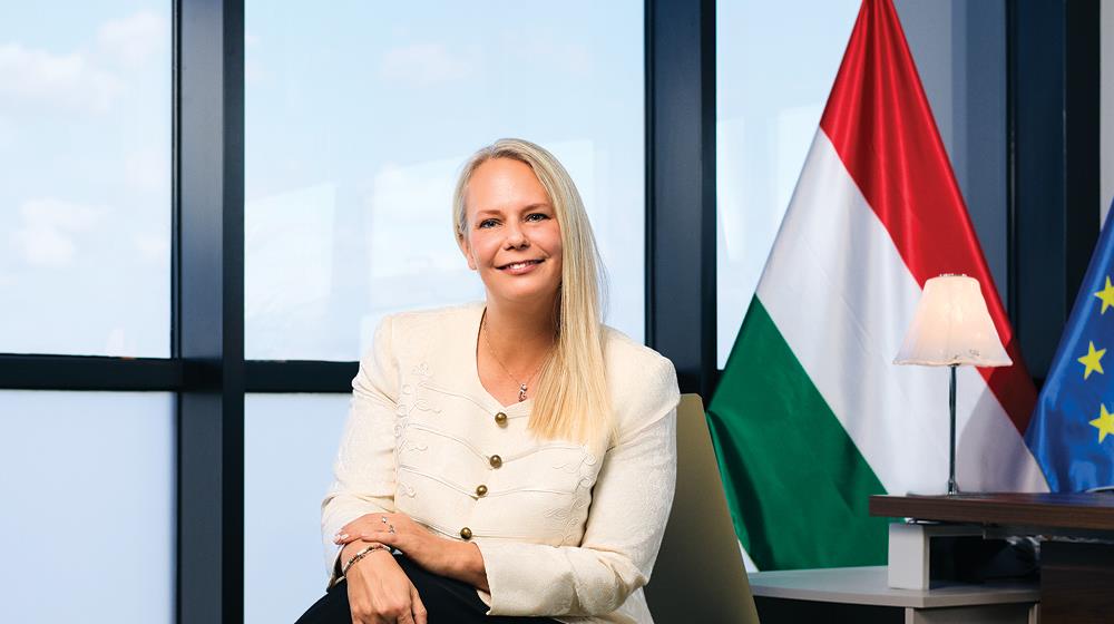 Dr Krisztina Lakos