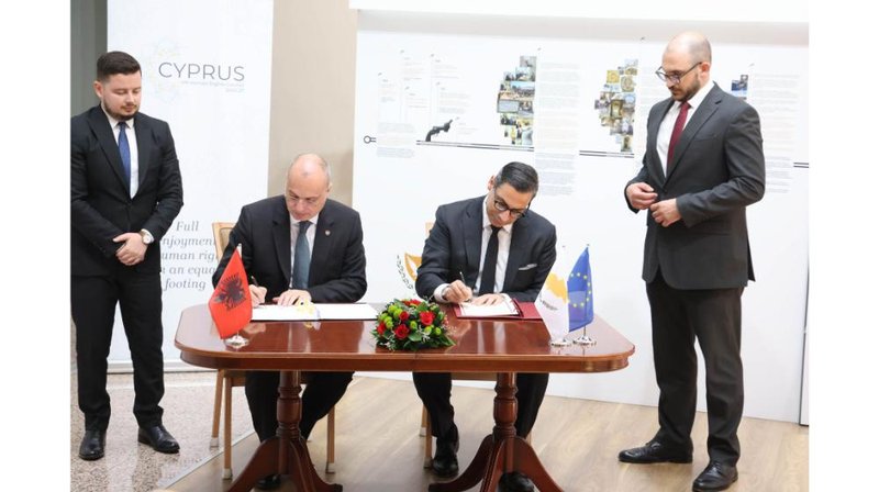 Albania Foreign Minister and Kombos (2)